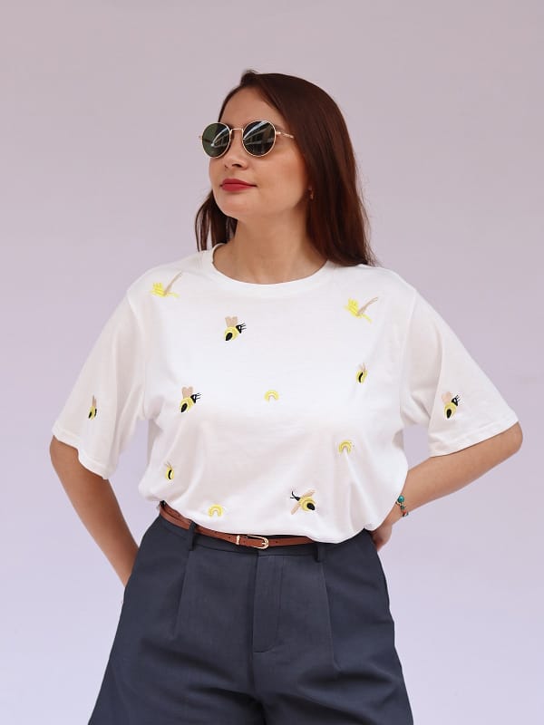 Camiseta de abejitas blanca