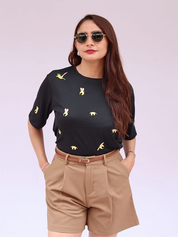 Camiseta de abejitas negra