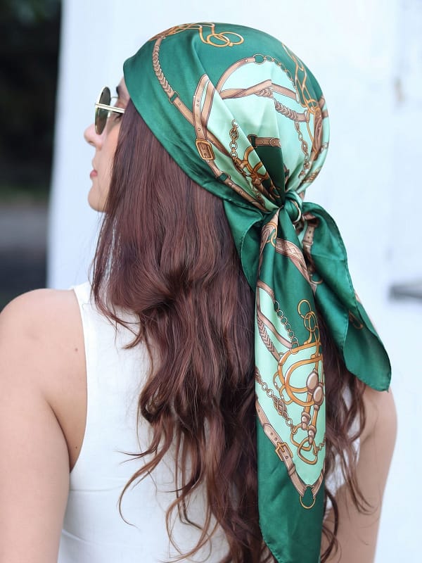Pañoleta esmeralda con cadenas DCL, foto 1
