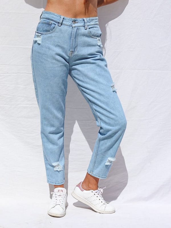 Jean straight de mujer rasgado